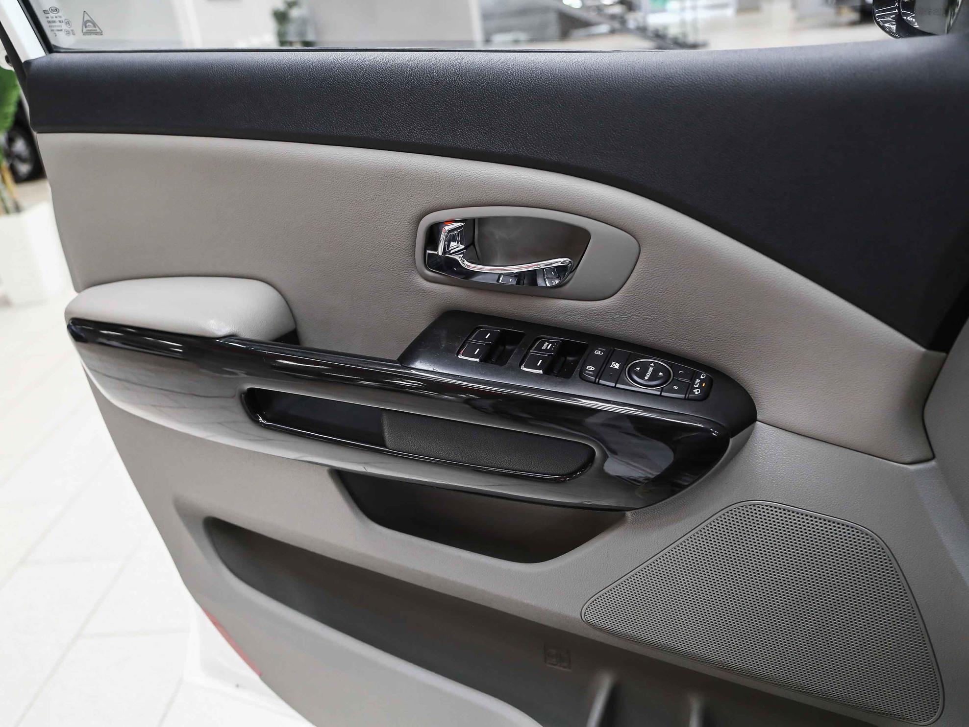 Kia Carnival 2019, белый, ДЦ Орехово