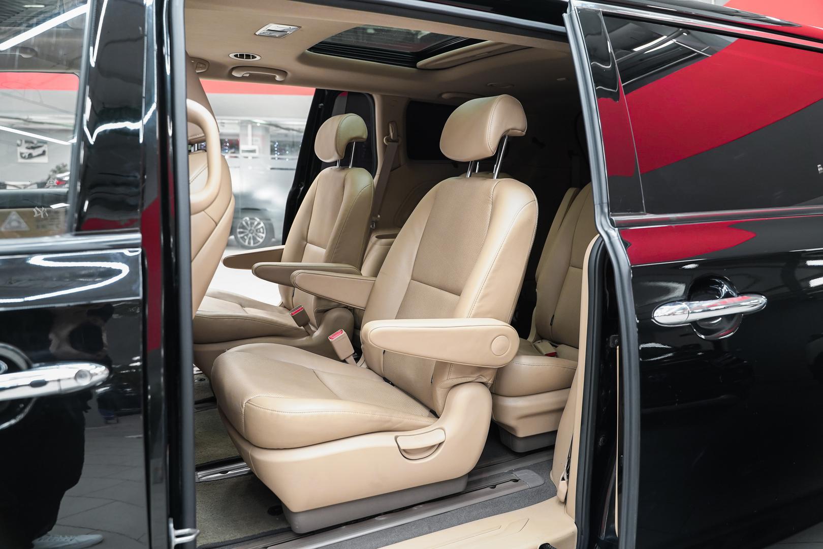 Kia Carnival 2015, черный, ДЦ Орехово