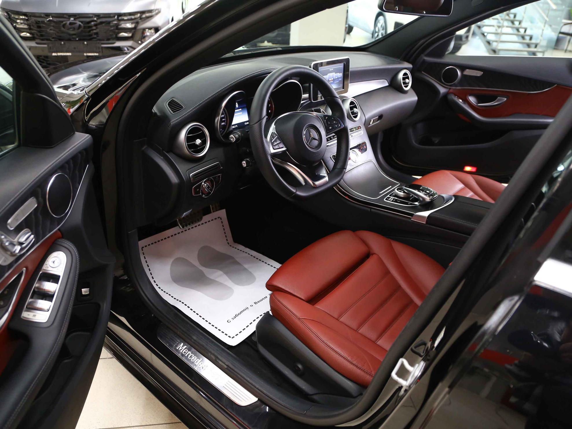 Mercedes-Benz C-Класс 2015, черный, ДЦ Орехово