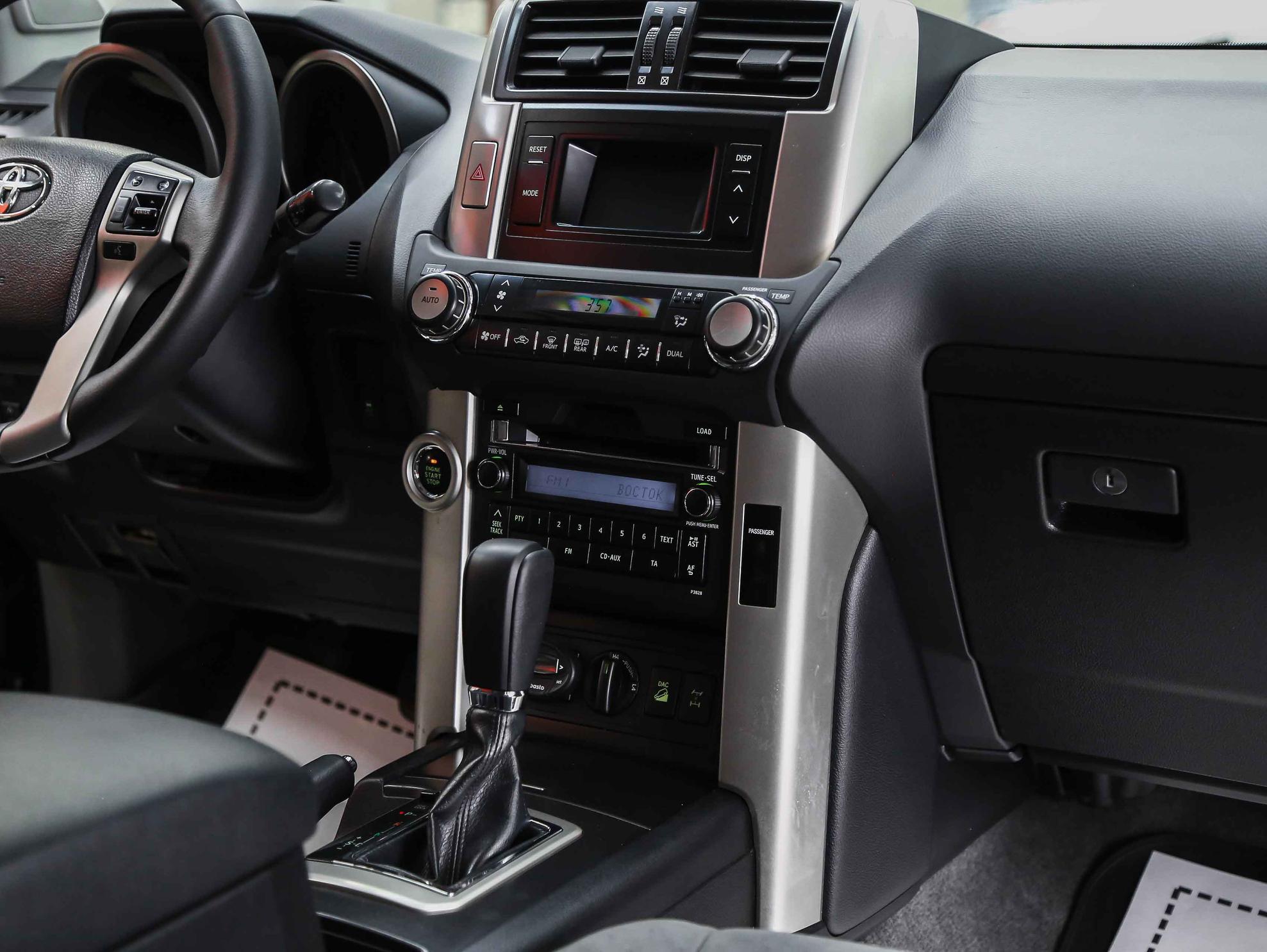 Toyota Land Cruiser Prado 2011, серый, ДЦ Орехово