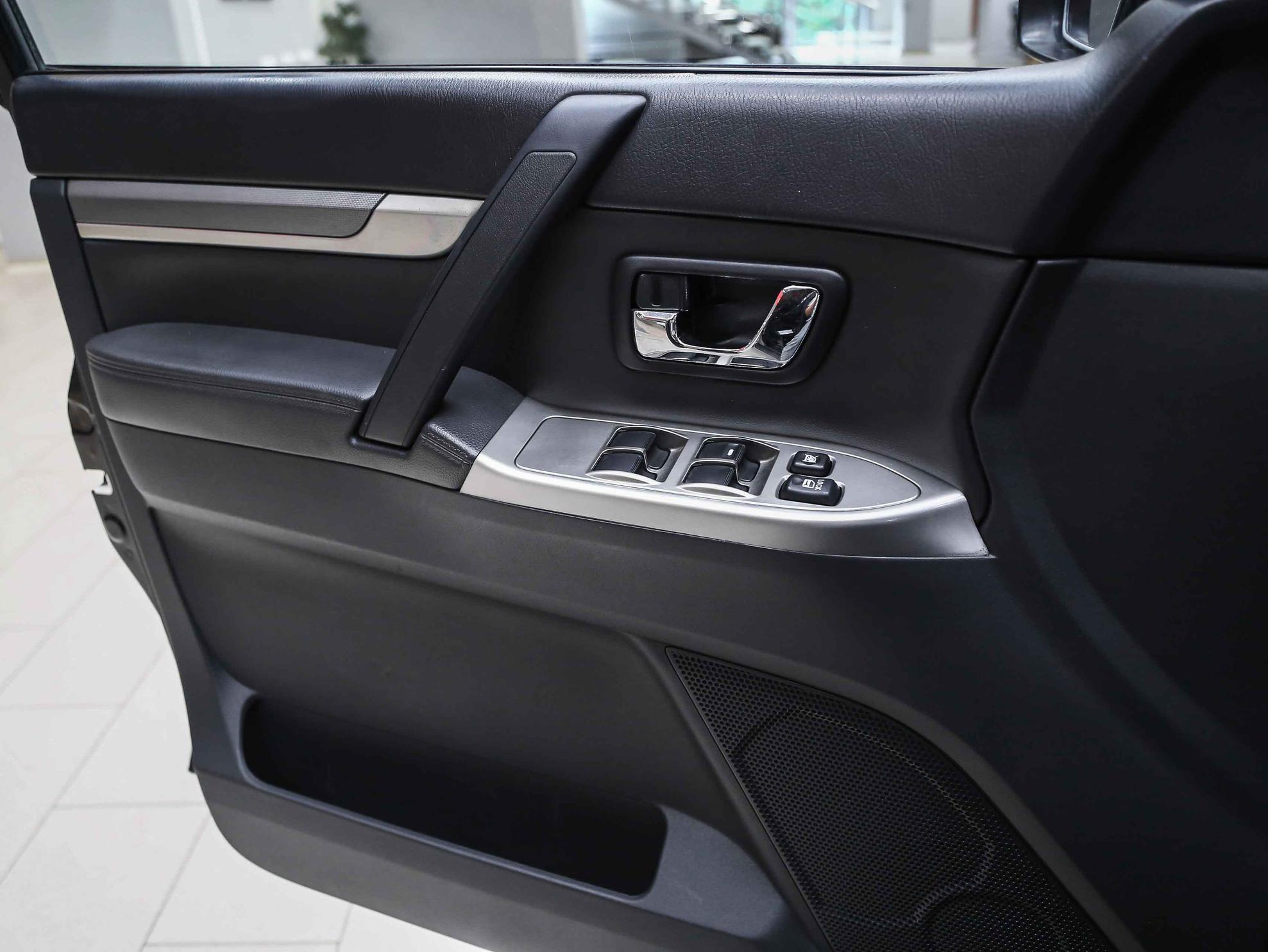 Mitsubishi Pajero 2013, черный, ДЦ Орехово