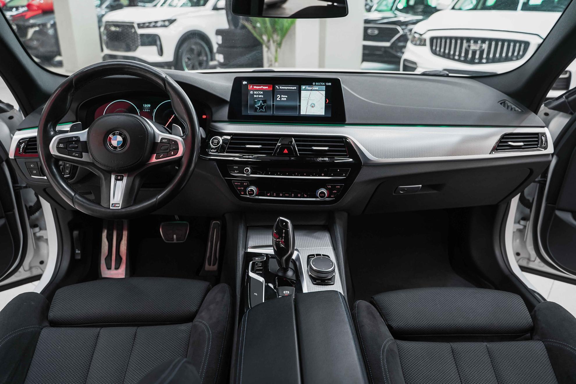 BMW 5 серии 2018, белый, ДЦ Орехово