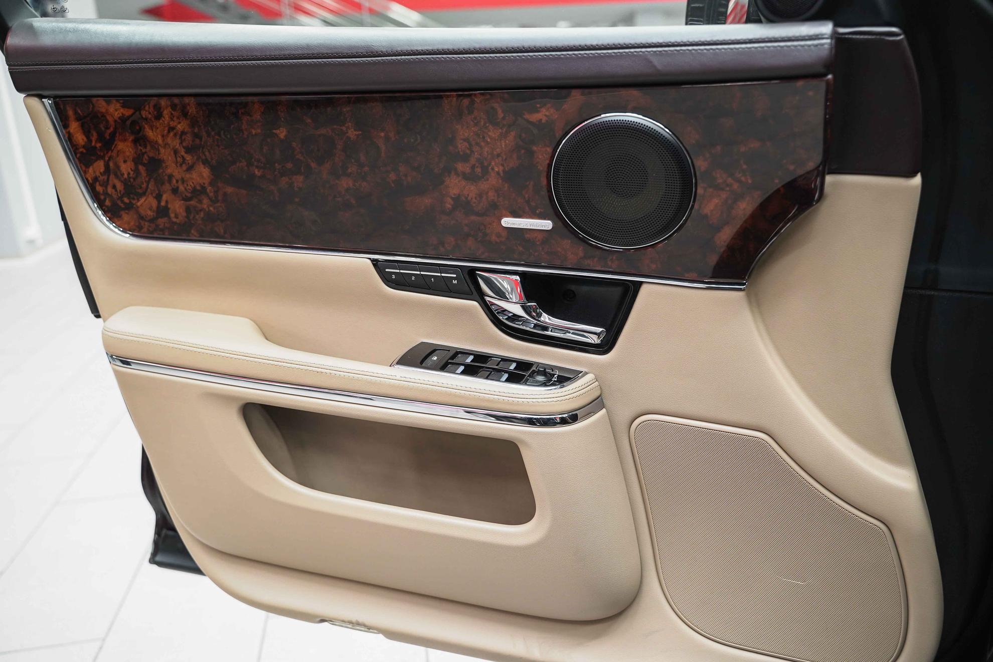 Jaguar XJ 2011, коричневый, ДЦ Орехово