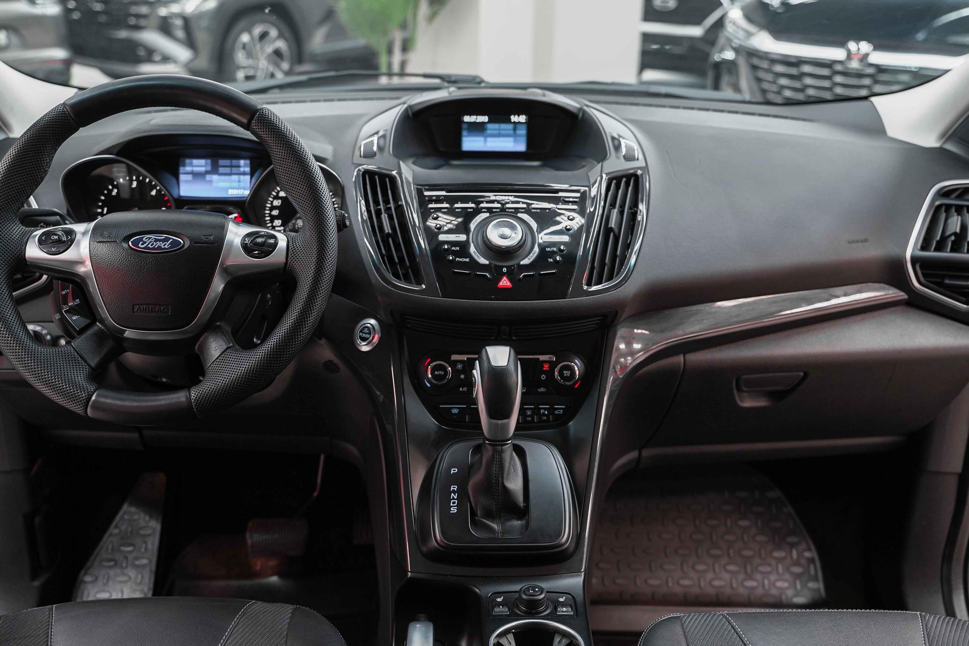 Ford Kuga 2013, серый, ДЦ Орехово