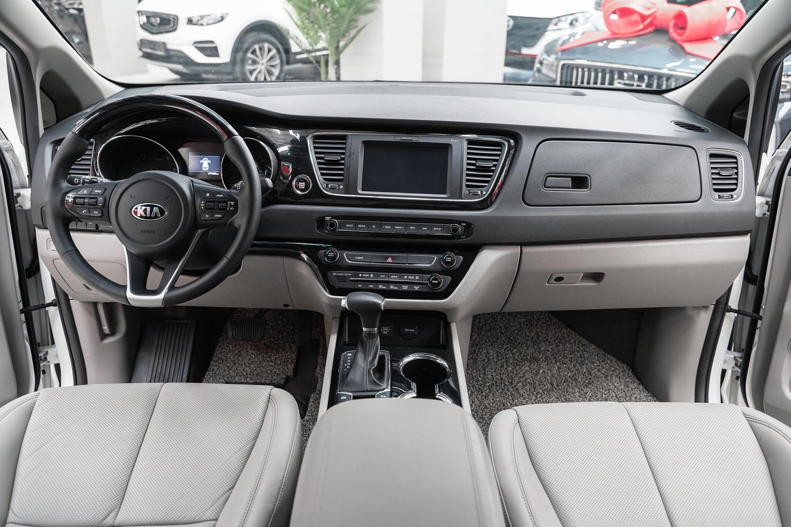 Kia Carnival 2018, белый, ДЦ Орехово