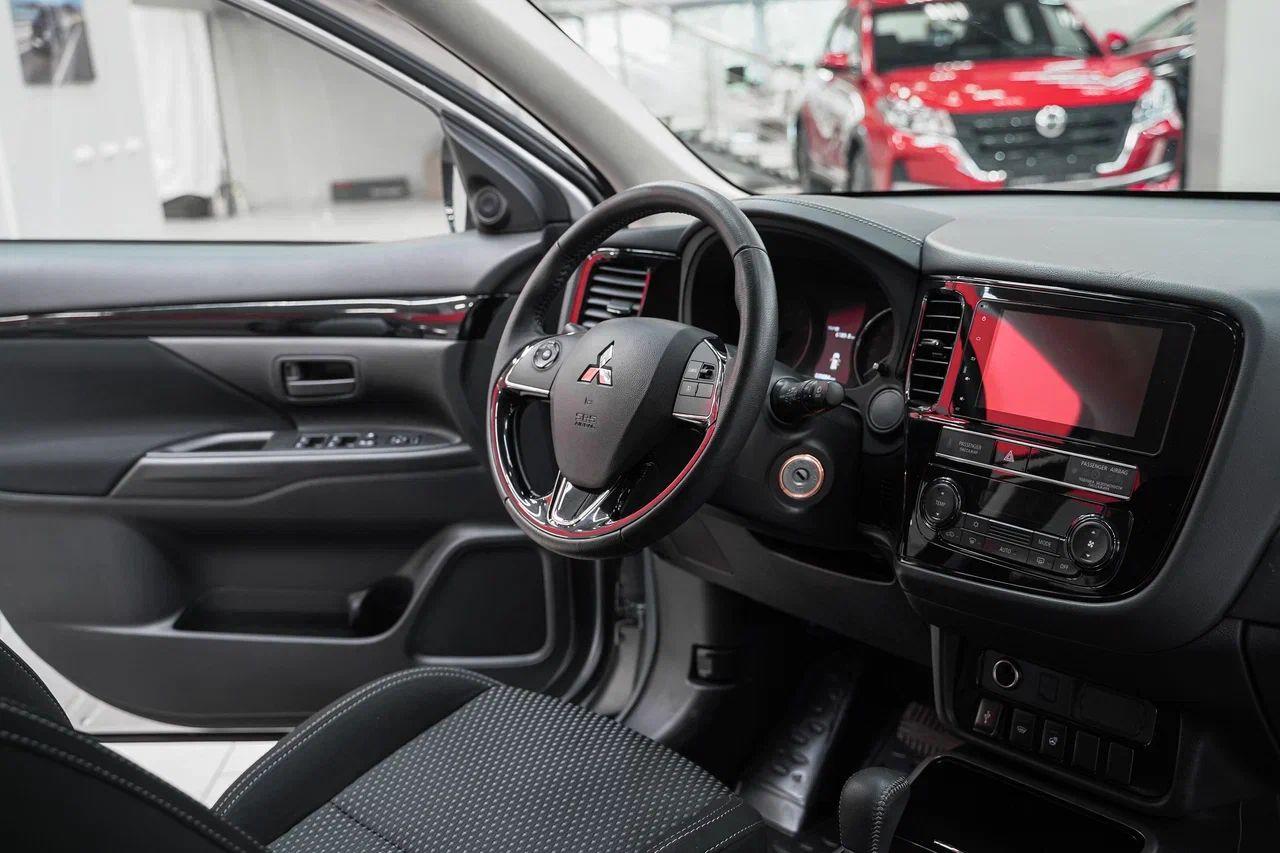 Mitsubishi Outlander 2019, серебряный, ДЦ Орехово