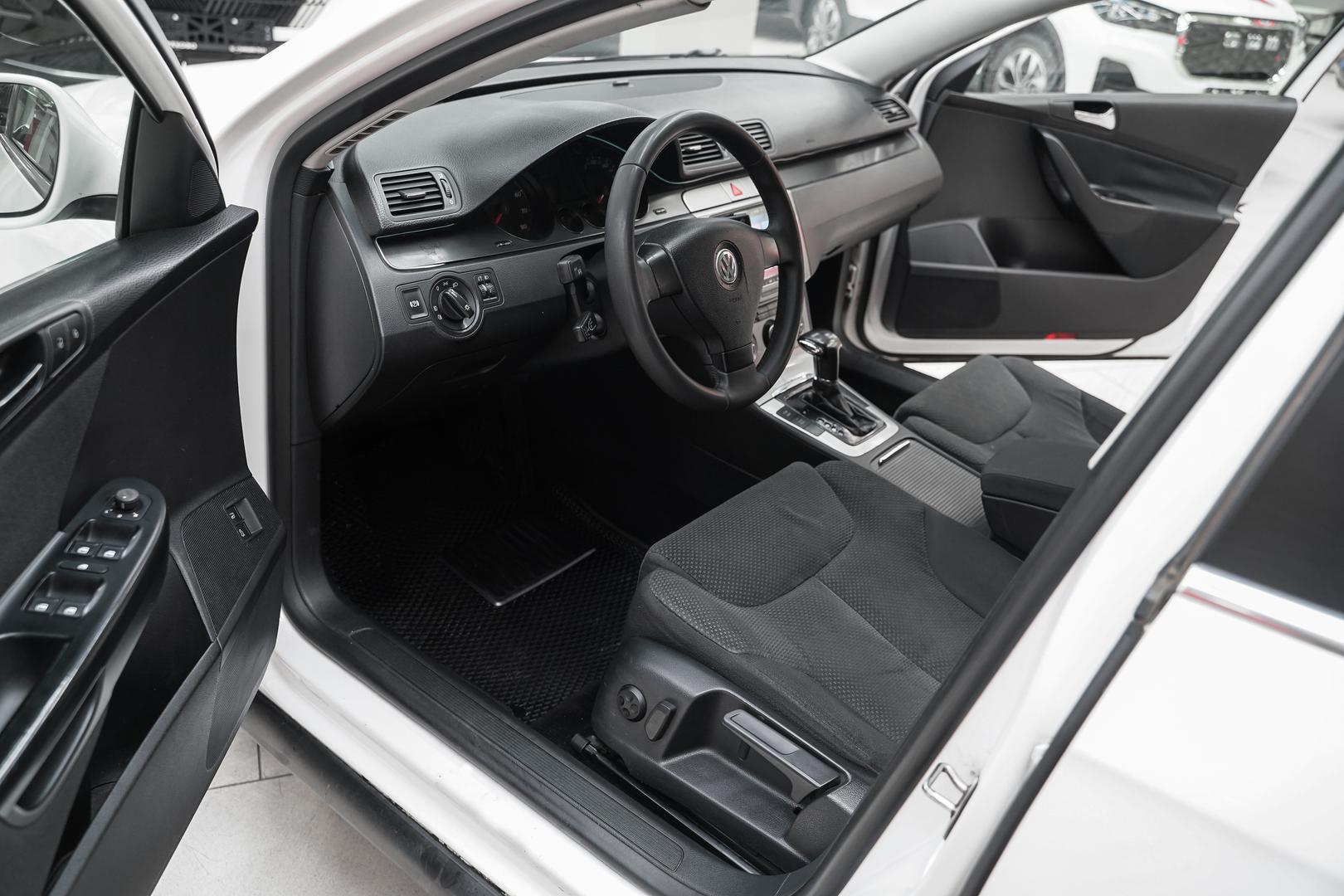 Volkswagen Passat 2007, белый, ДЦ Орехово