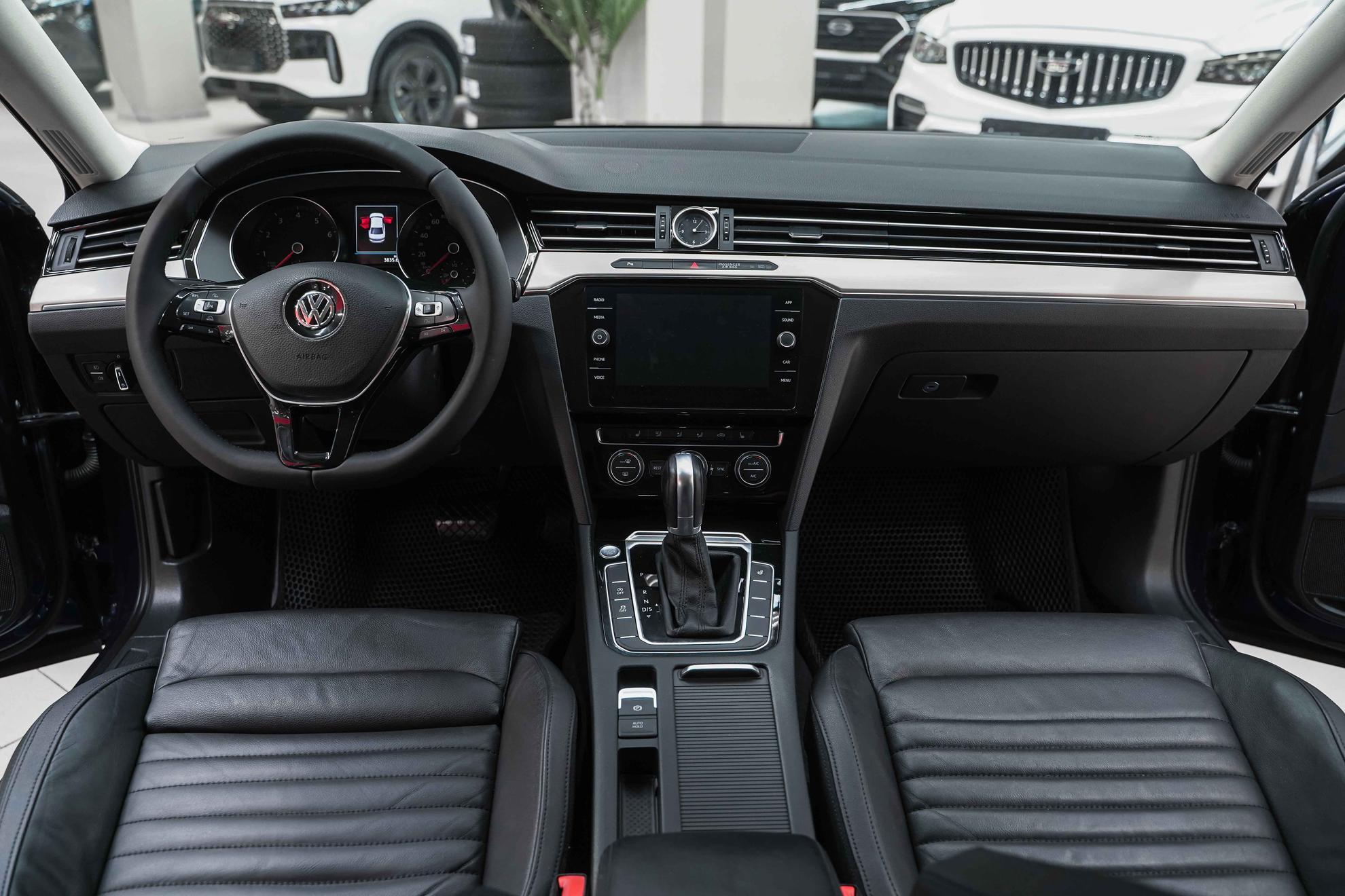 Volkswagen Passat 2017, синий, ДЦ Орехово