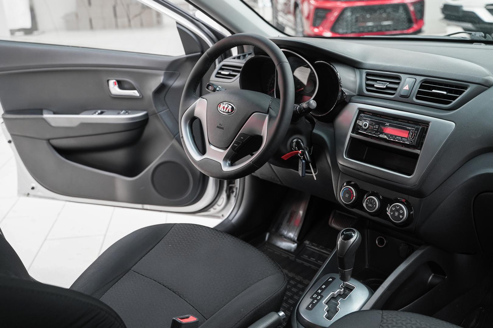 Kia Rio 2015, серебряный, ДЦ Орехово