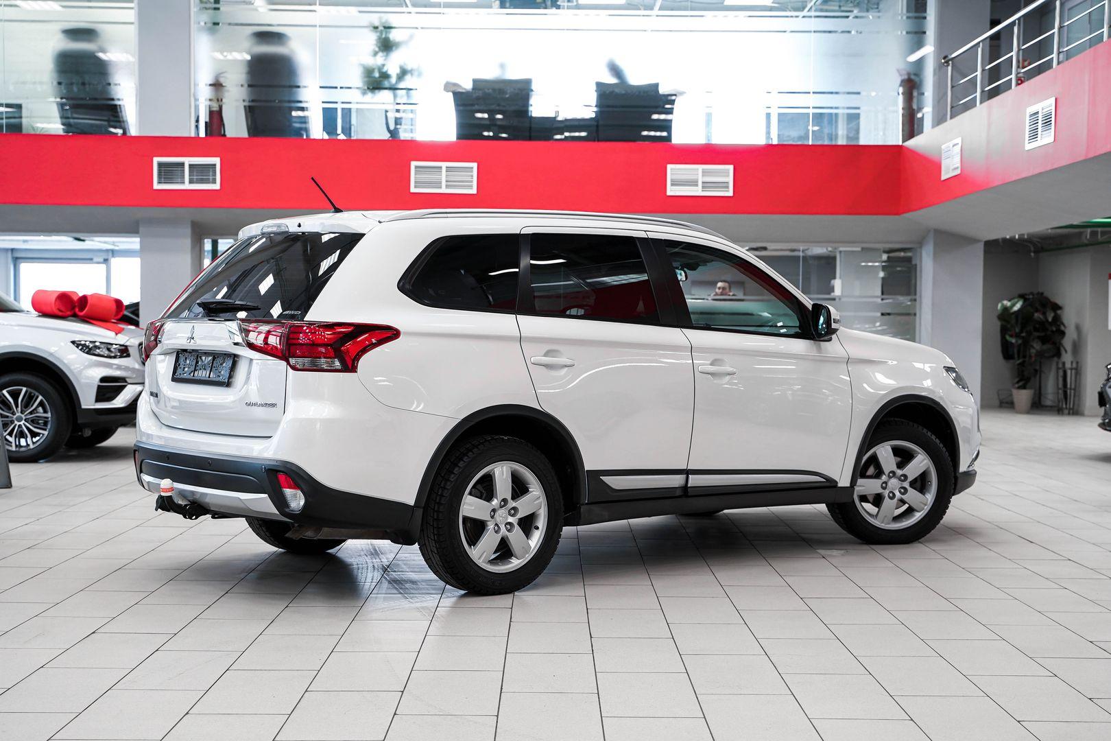 Mitsubishi Outlander 2016, белый, ДЦ Орехово