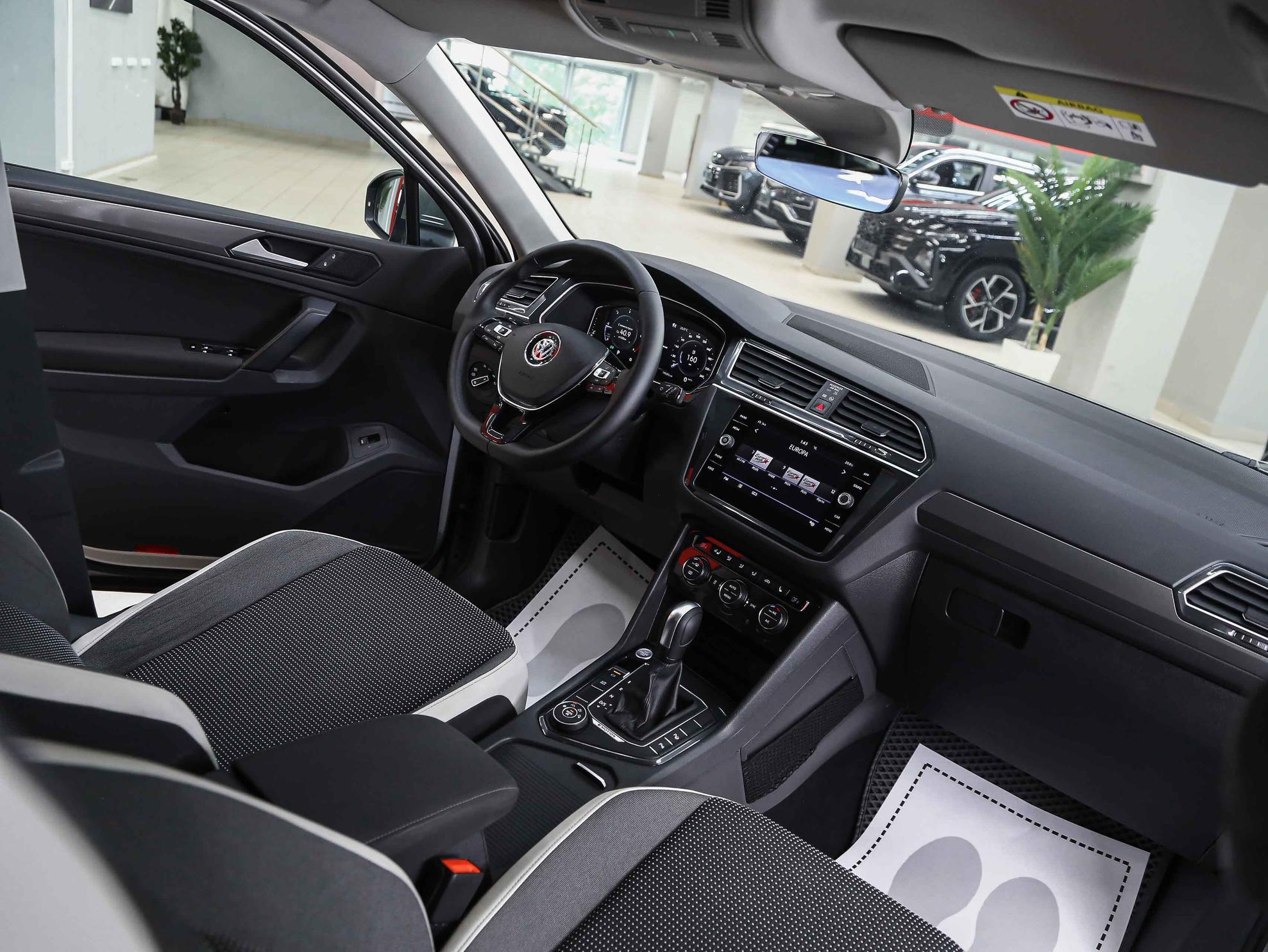 Volkswagen Tiguan 2020, серый, ДЦ Орехово