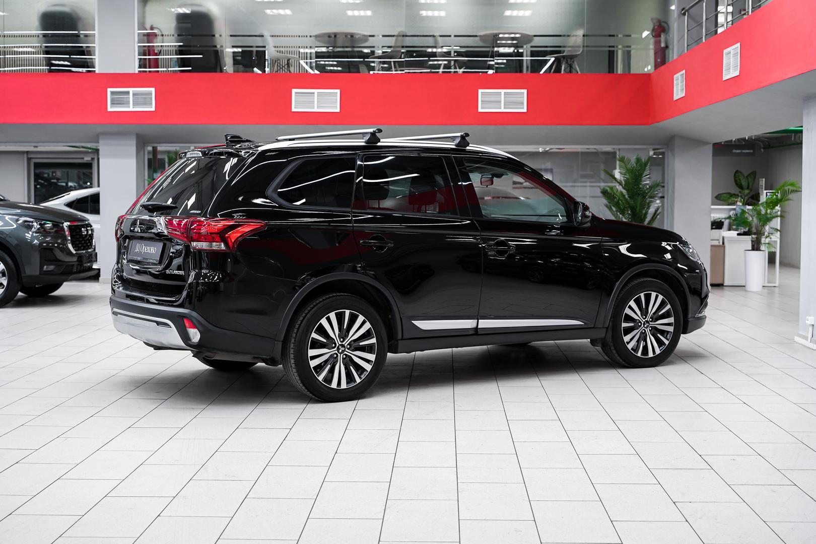 Mitsubishi Outlander 2019, черный, ДЦ Орехово