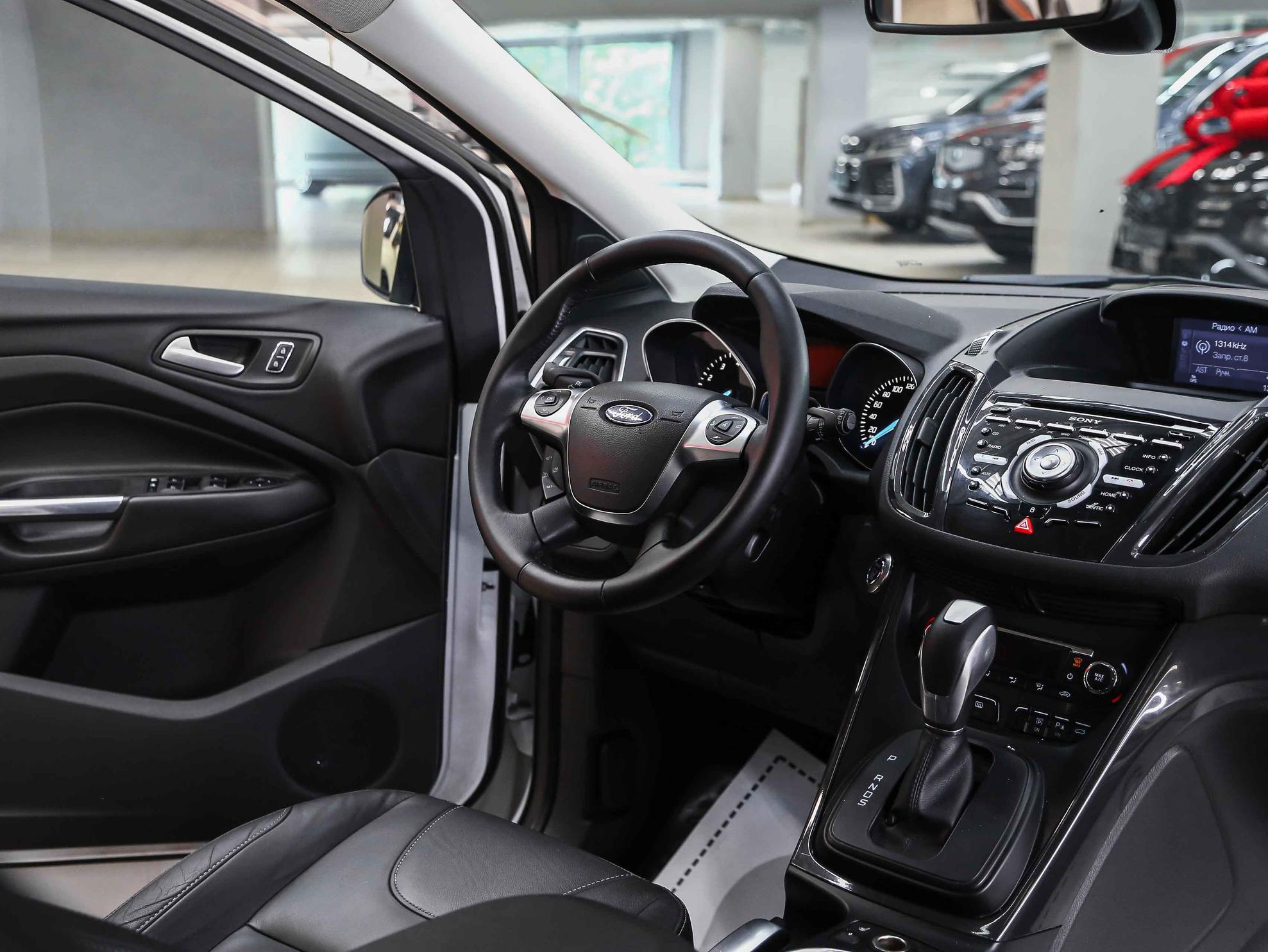 Ford Kuga 2015, белый, ДЦ Орехово