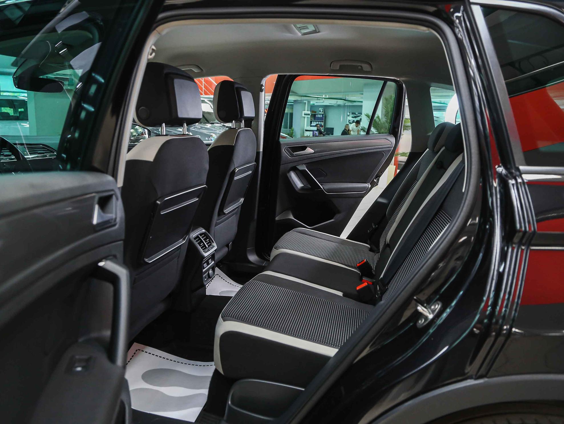 Volkswagen Tiguan 2020, черный, ДЦ Орехово