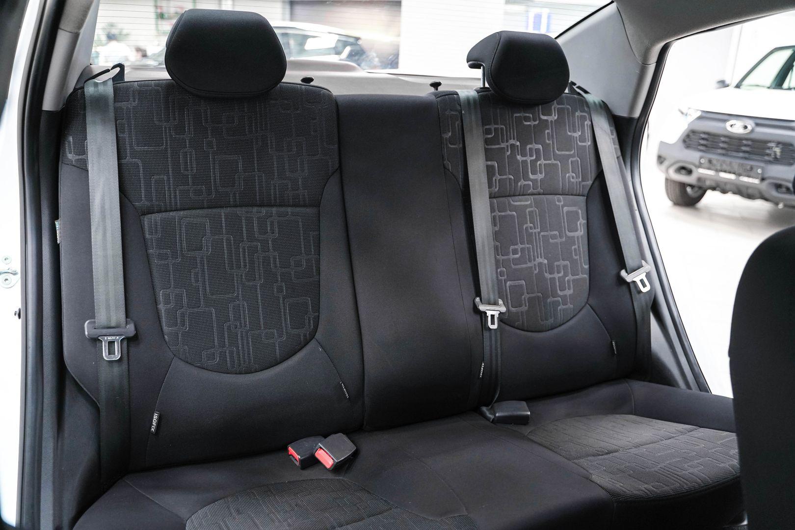 Kia Rio 2013, белый, ДЦ Орехово