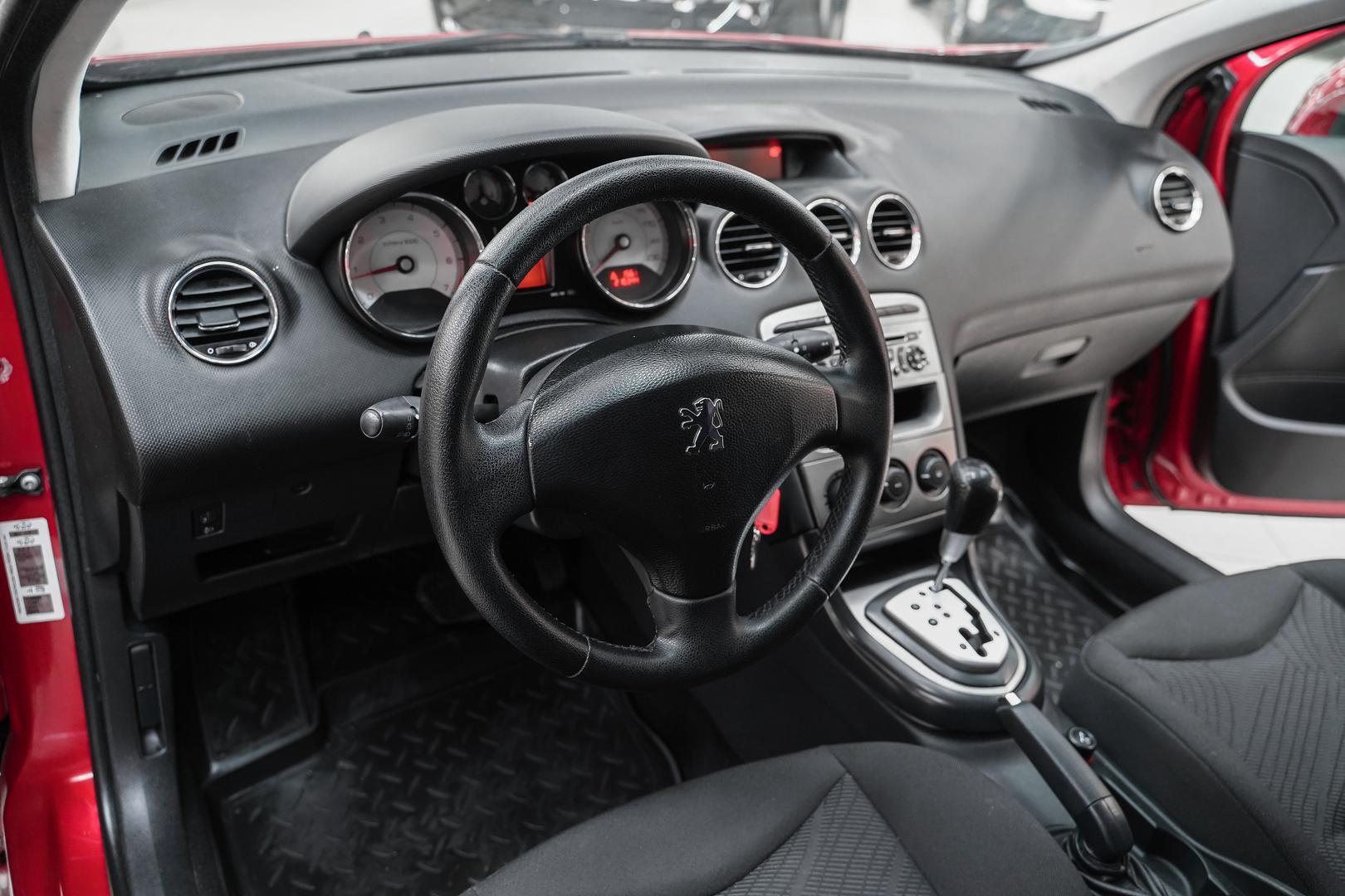 Peugeot 308 2008, красный, ДЦ Орехово