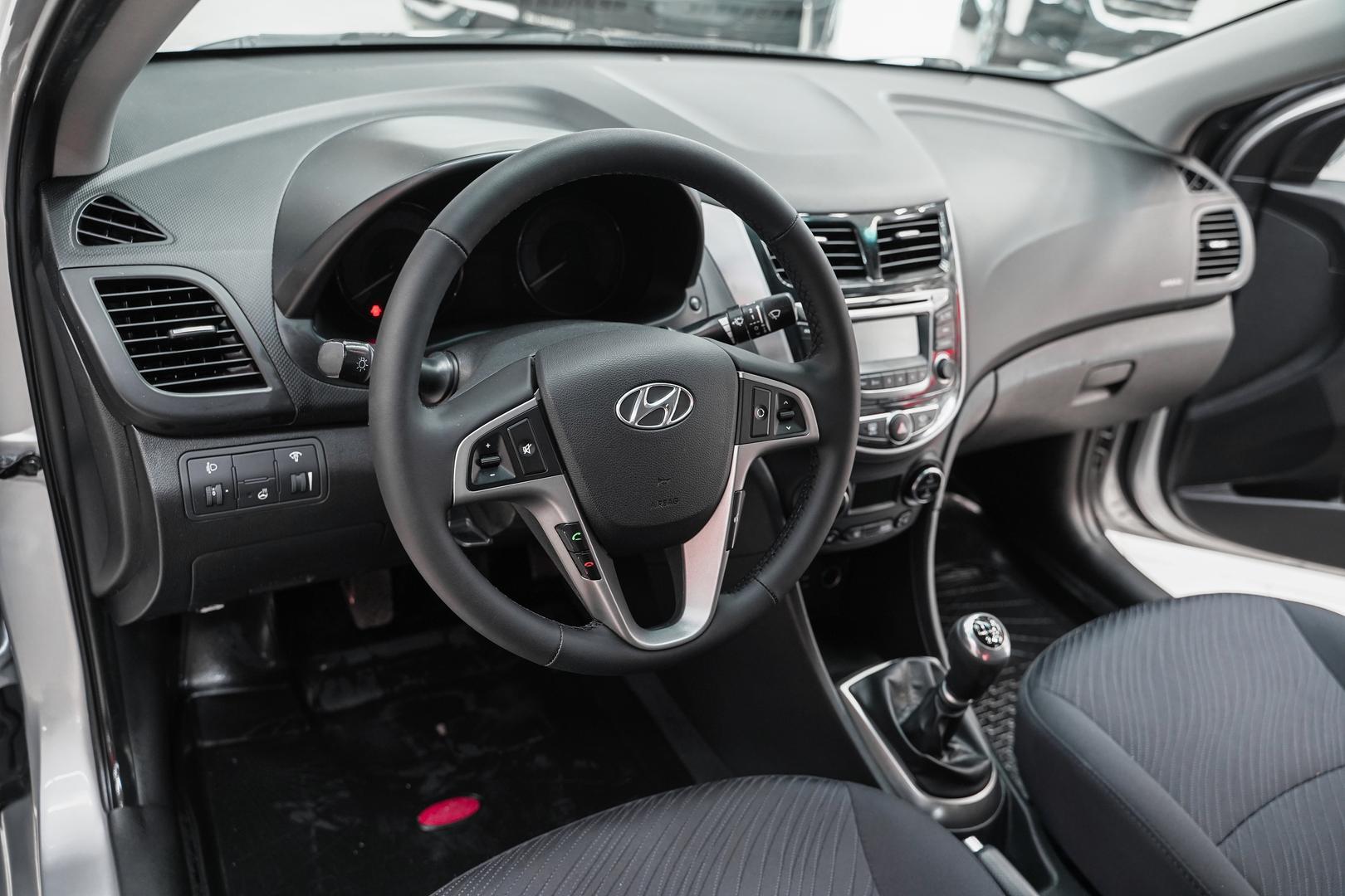 Hyundai Solaris 2015, серебряный, ДЦ Орехово