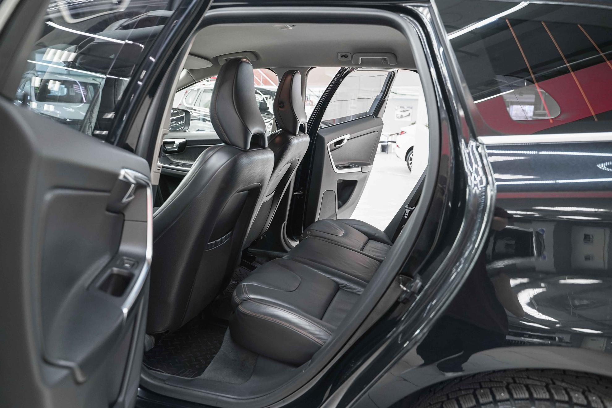 Volvo XC60 2010, черный, ДЦ Орехово