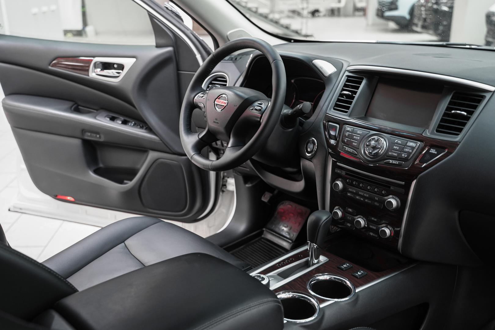 Nissan Pathfinder 2015, белый, ДЦ Орехово