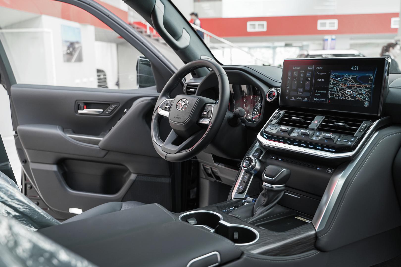 Toyota Land Cruiser 2024, черный, ДЦ Орехово