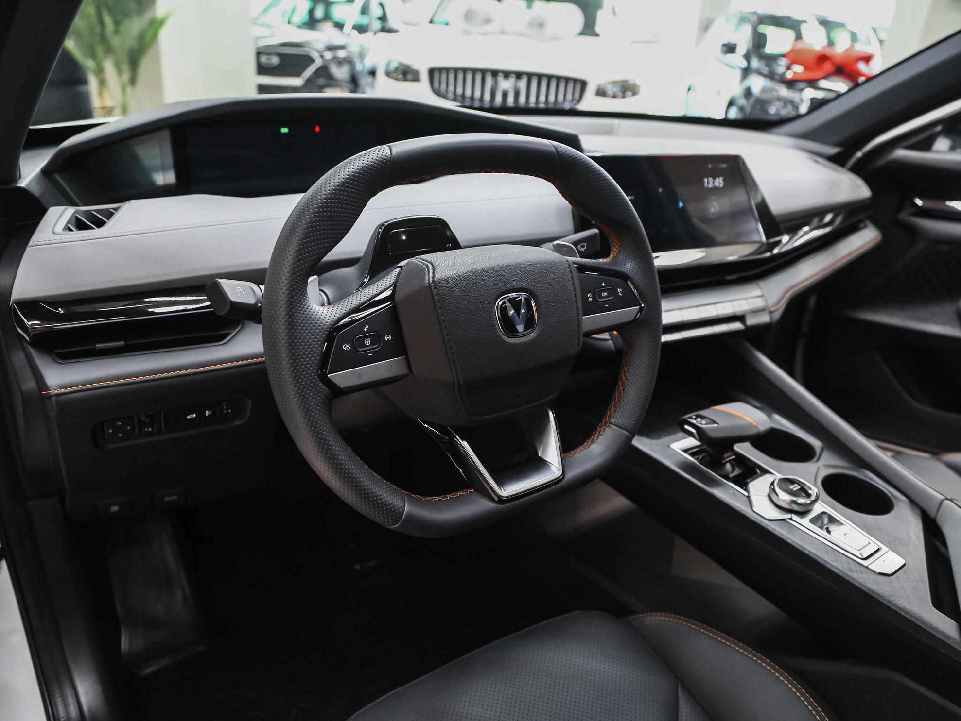 Changan UNI-V 2023, белый, ДЦ Орехово