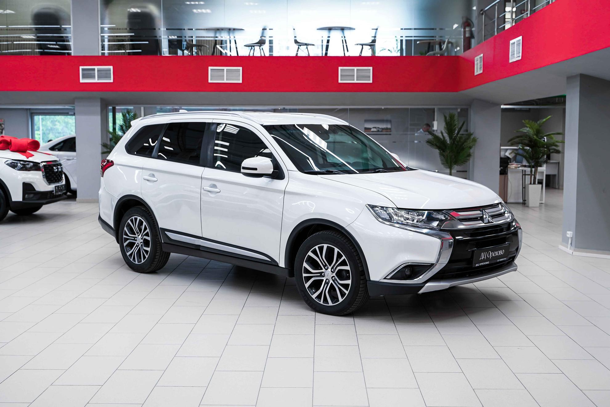 Mitsubishi Outlander 2017, белый, ДЦ Орехово