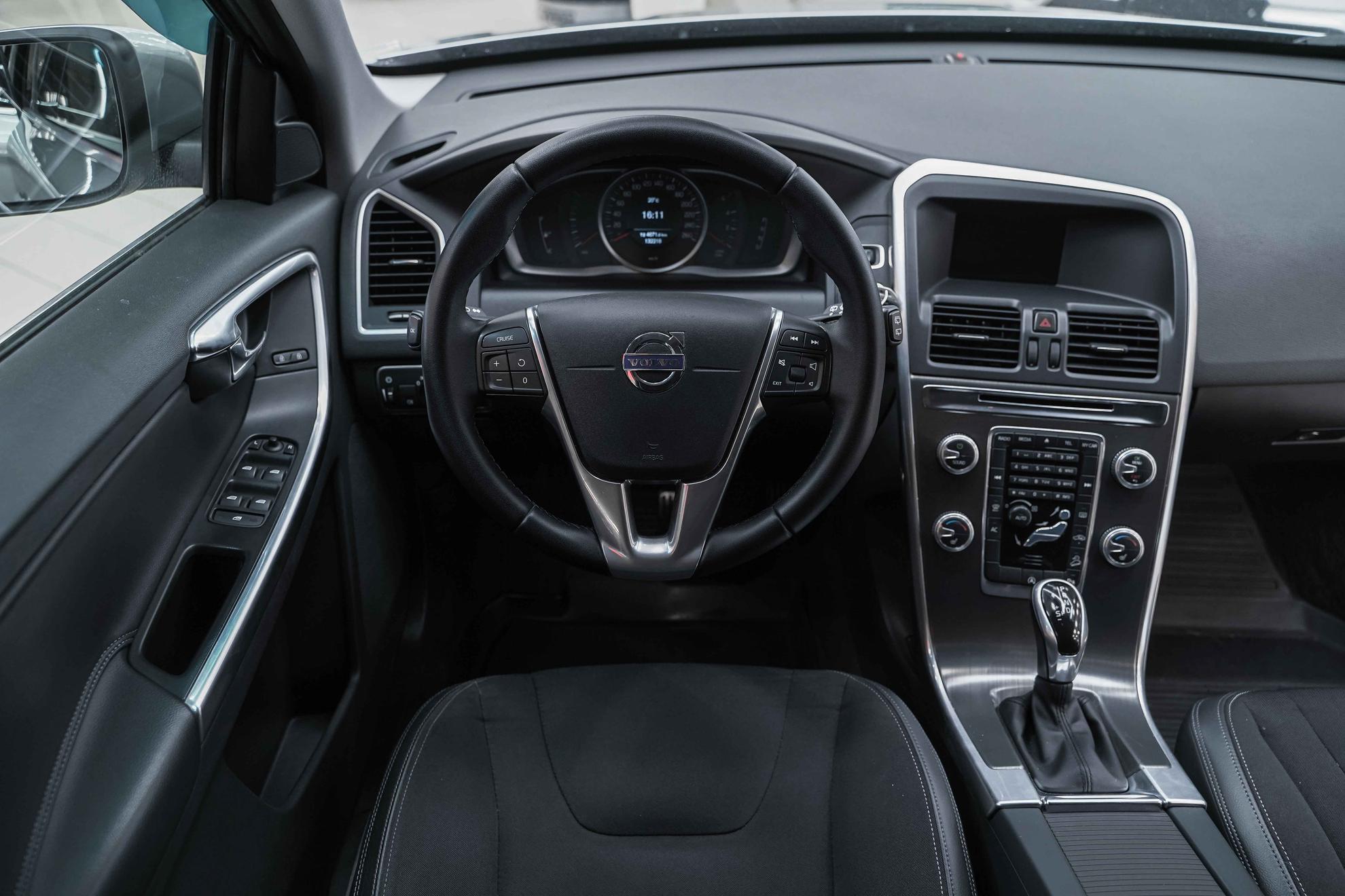 Volvo XC60 2015, серый, ДЦ Орехово