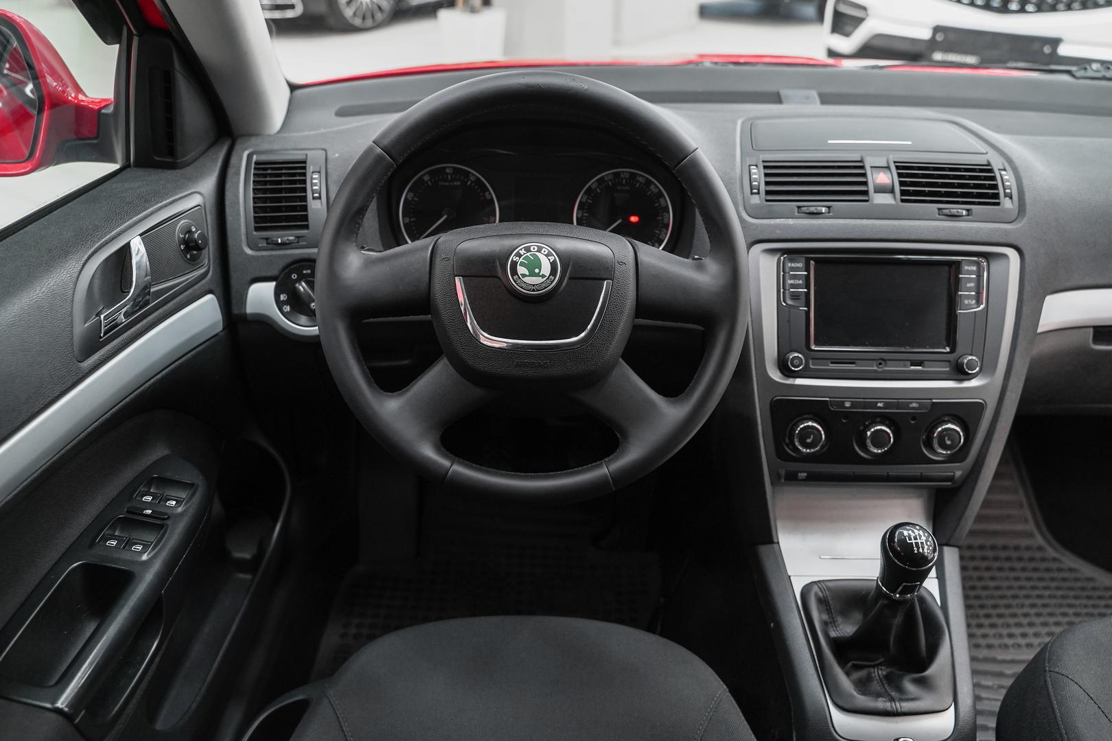 Skoda Octavia 2010, красный, ДЦ Орехово