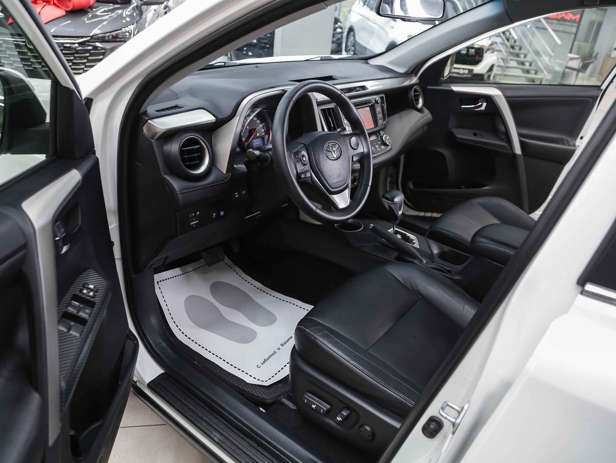 Toyota RAV4 2013, белый, ДЦ Орехово