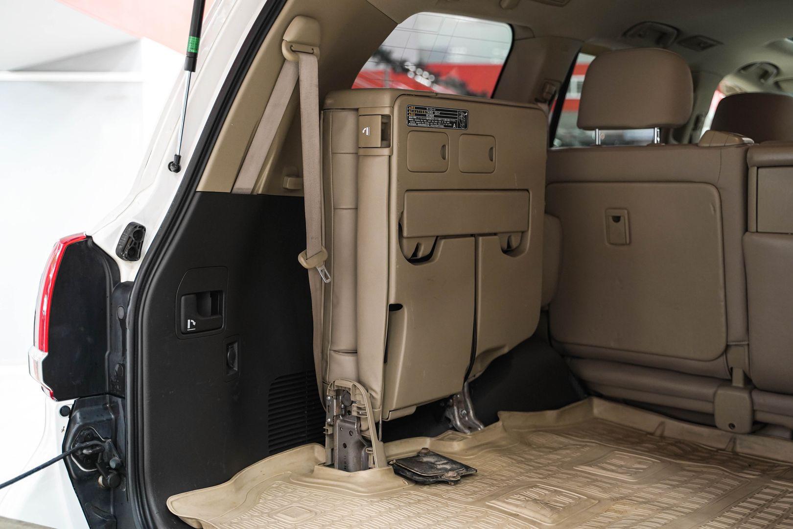 Toyota Land Cruiser 2011, белый, ДЦ Орехово