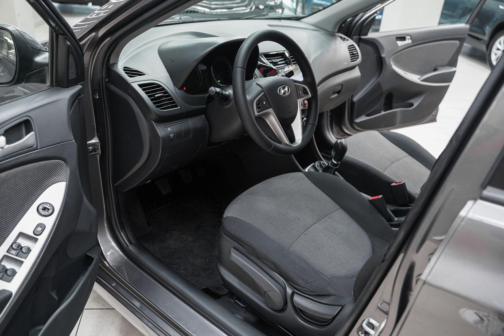 Hyundai Solaris 2013, серый, ДЦ Орехово