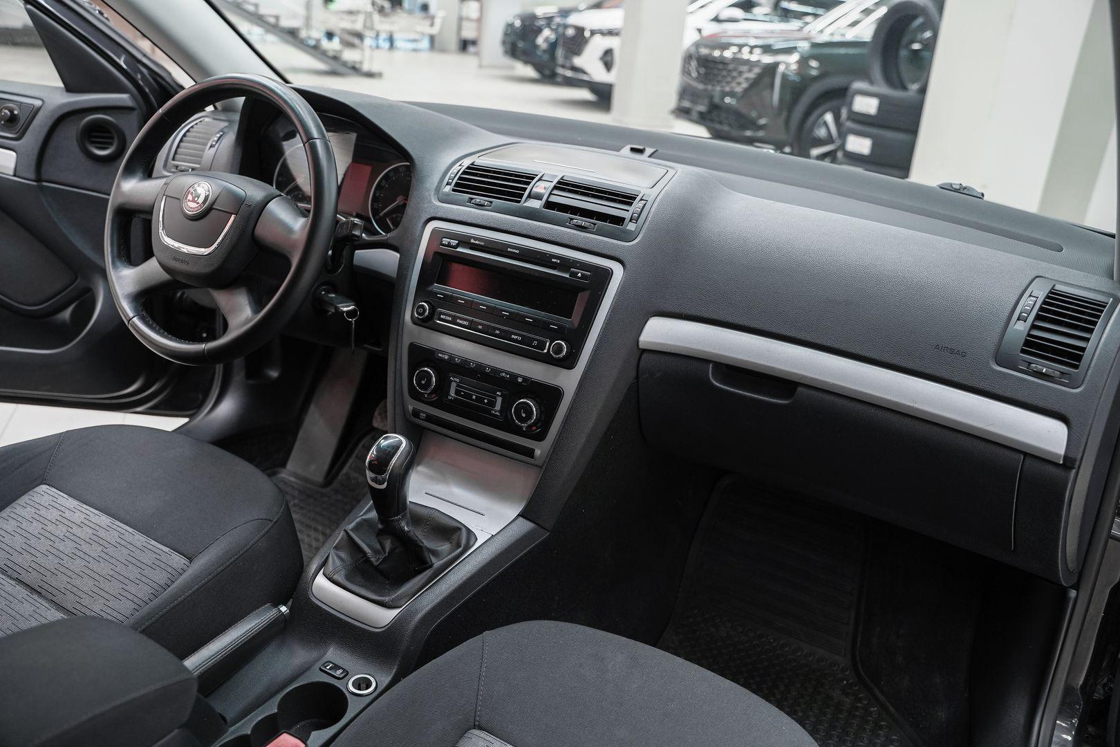 Skoda Octavia 2012, черный, ДЦ Орехово