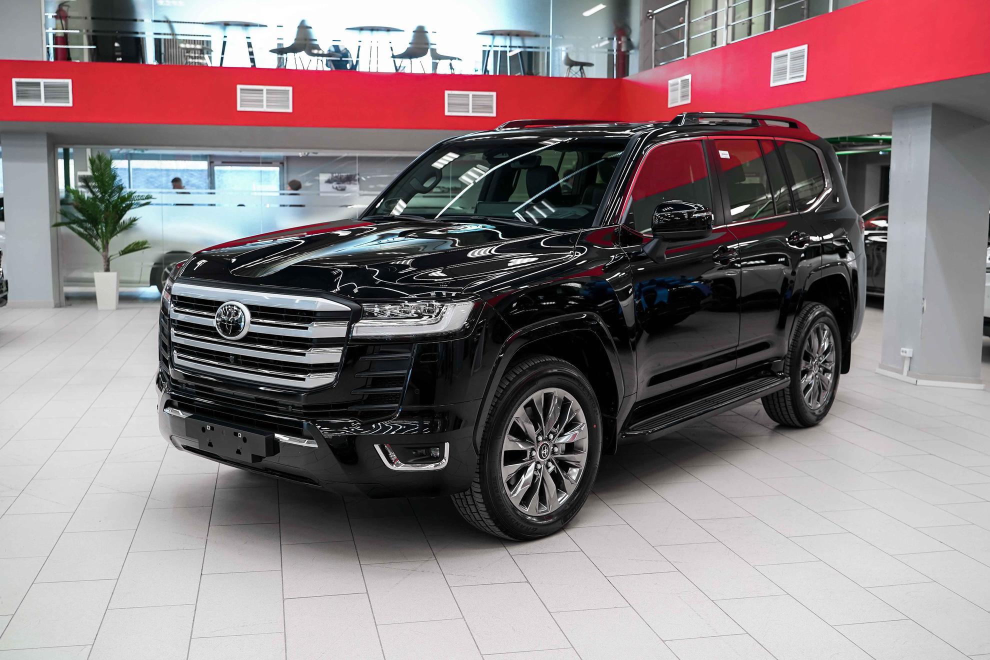 Toyota Land Cruiser 2026, черный, ДЦ Орехово