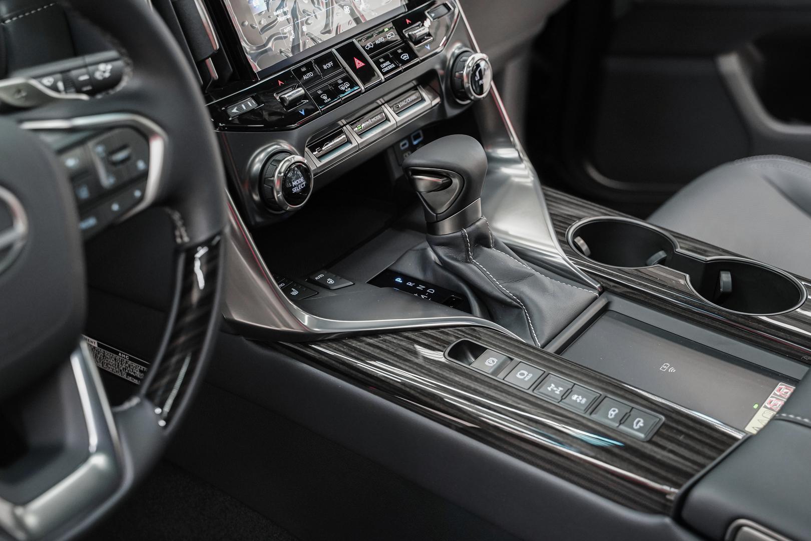 Lexus LX 2025, черный, ДЦ Орехово