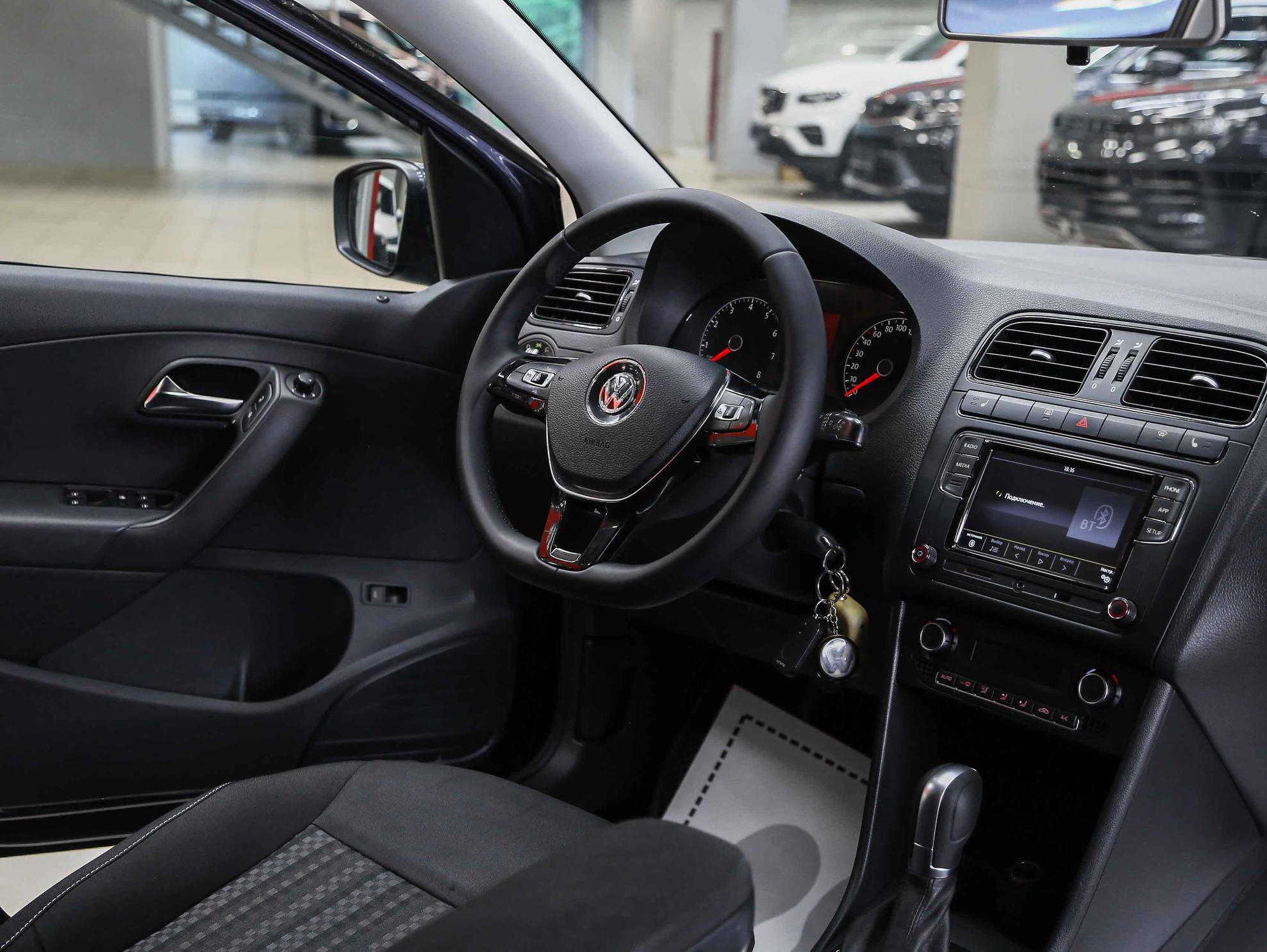 Volkswagen Polo 2016, синий, ДЦ Орехово