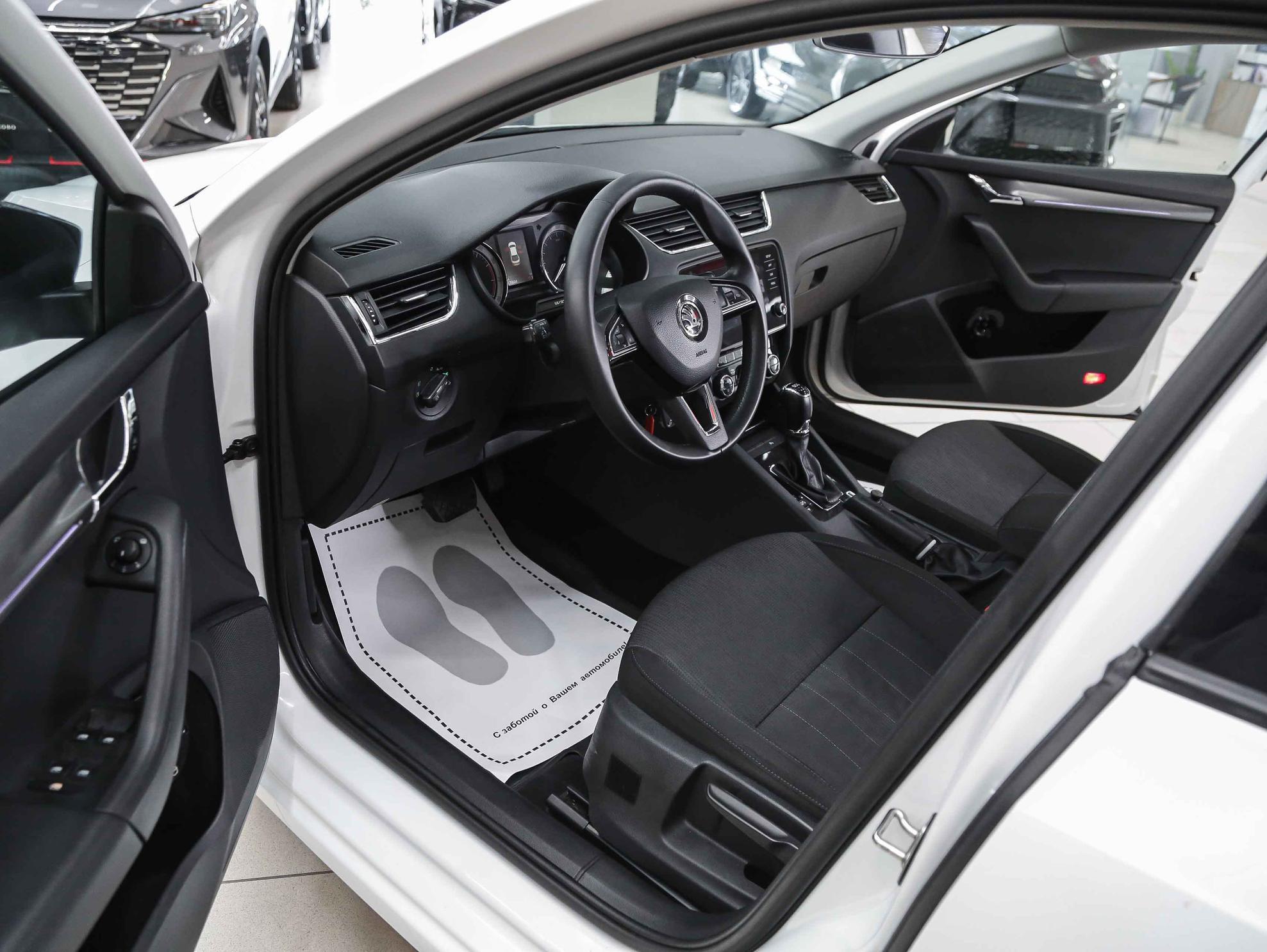 Skoda Octavia 2018, белый, ДЦ Орехово