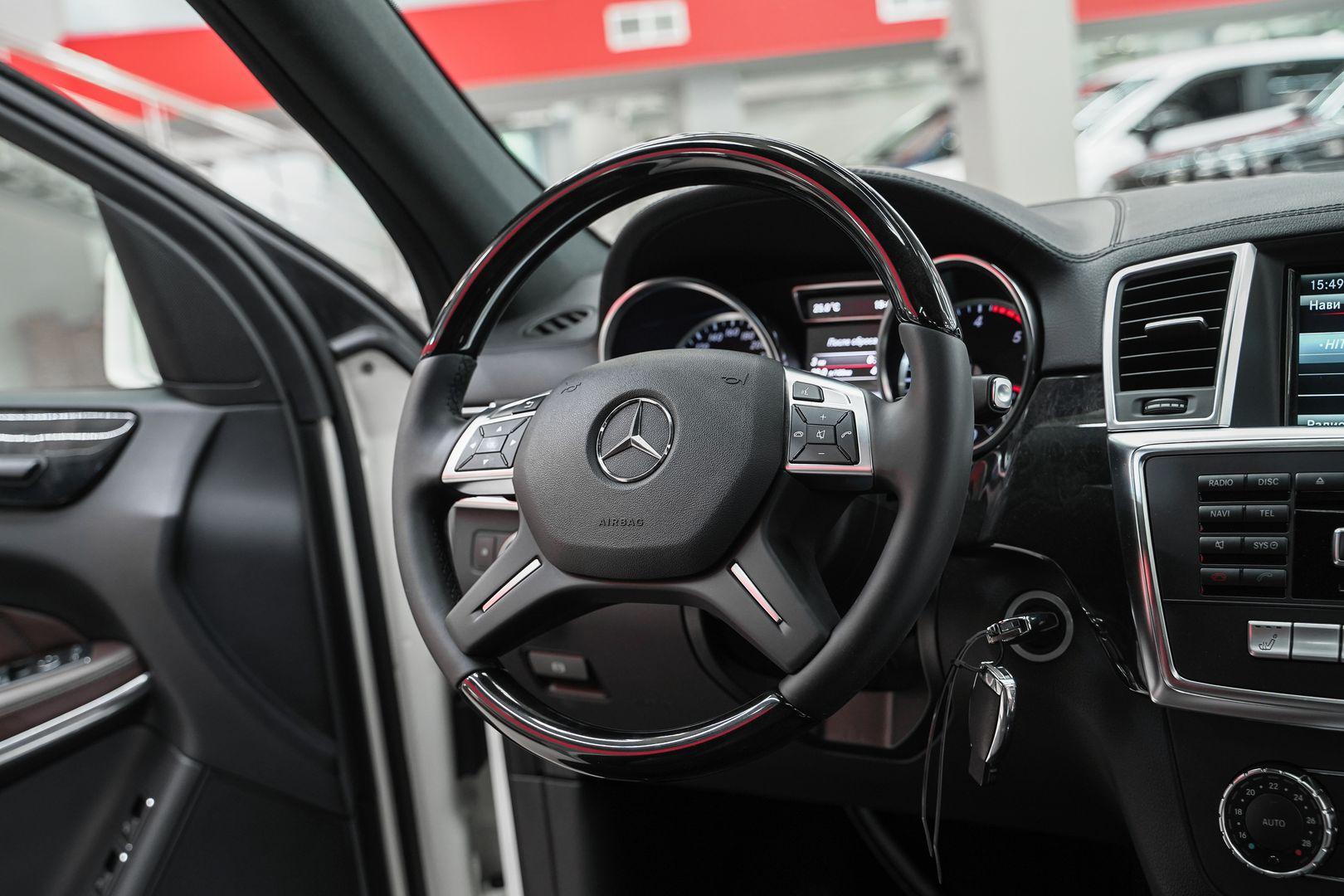 Mercedes-Benz GL-Класс 2013, белый, ДЦ Орехово