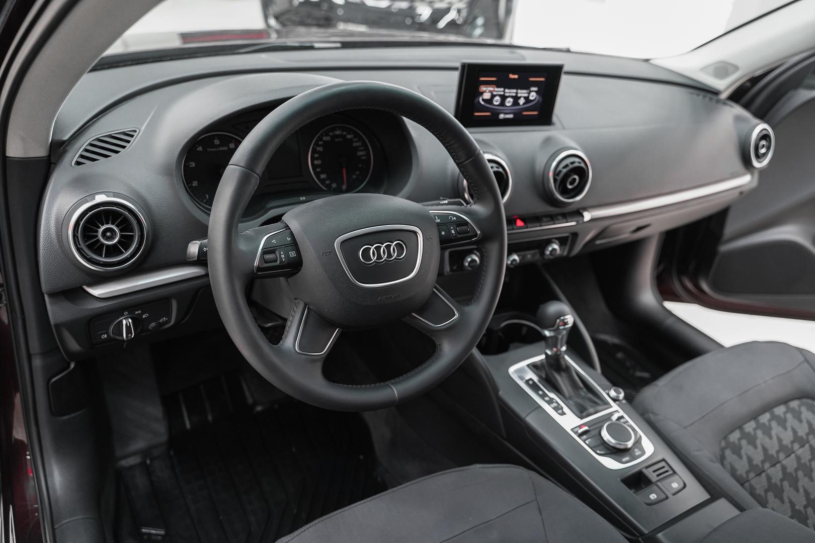 Audi A3 2013, красный, ДЦ Орехово