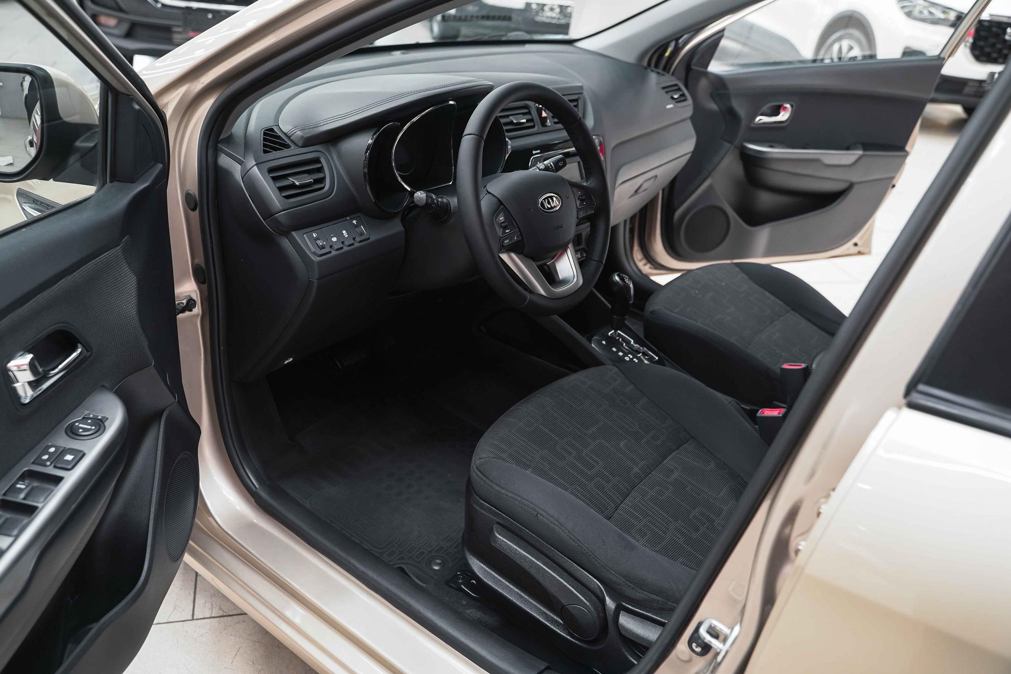Kia Rio 2012, бежевый, ДЦ Орехово