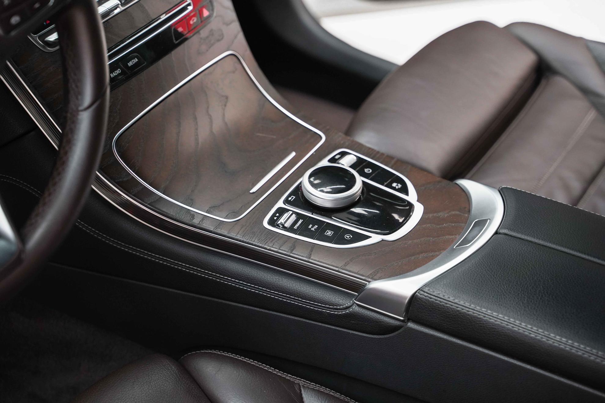 Mercedes-Benz GLC 2017, белый, ДЦ Орехово