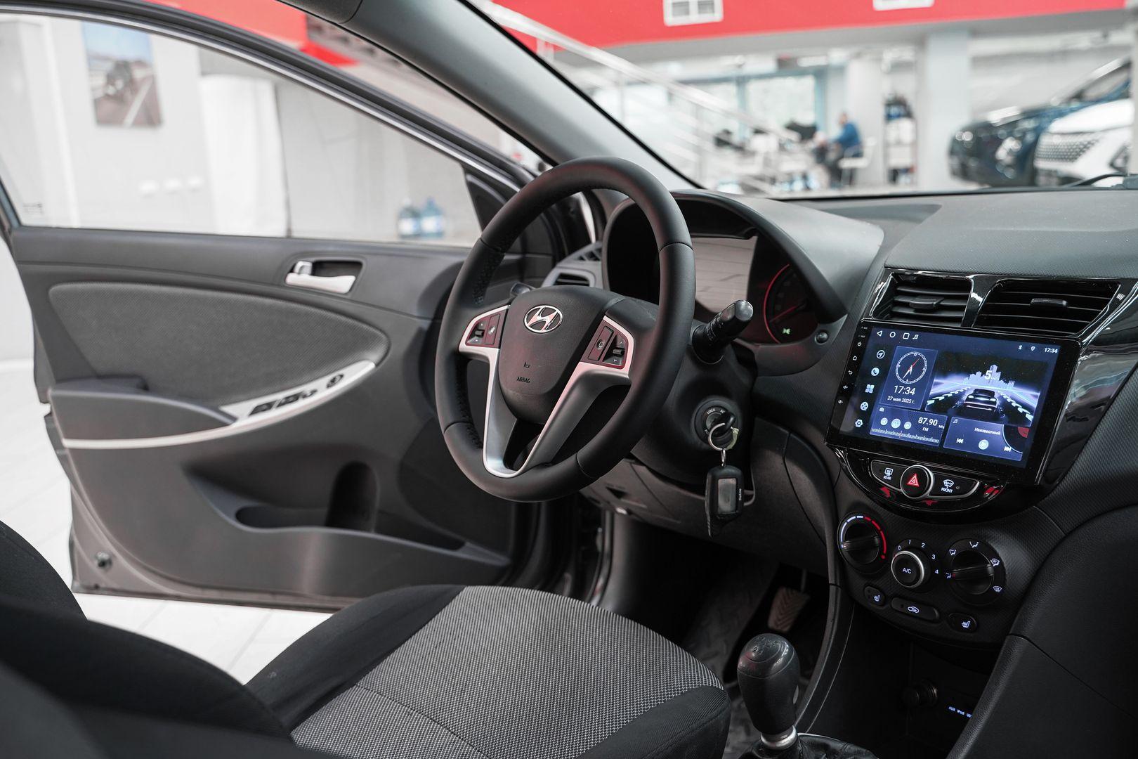Hyundai Solaris 2013, серый, ДЦ Орехово