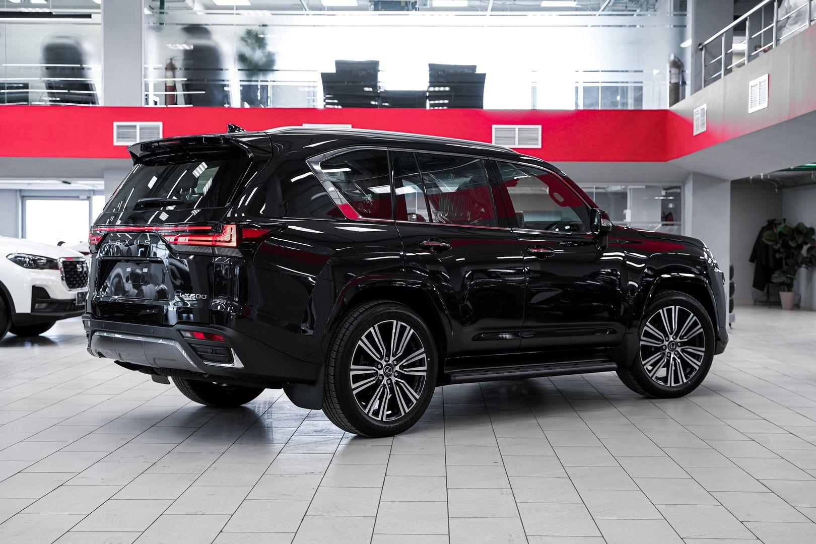 Lexus LX 2024, черный, ДЦ Орехово
