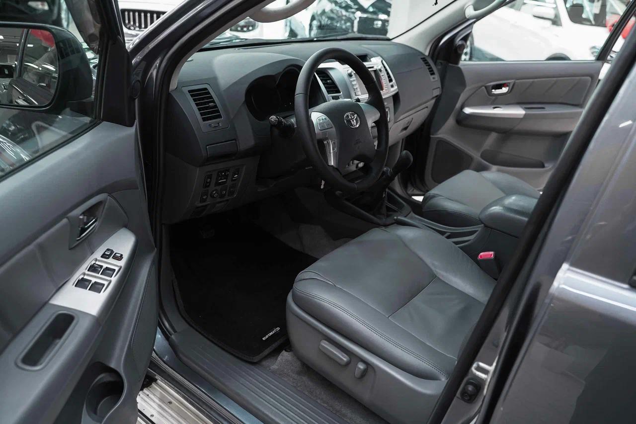 Toyota Hilux 2012, серый, ДЦ Орехово