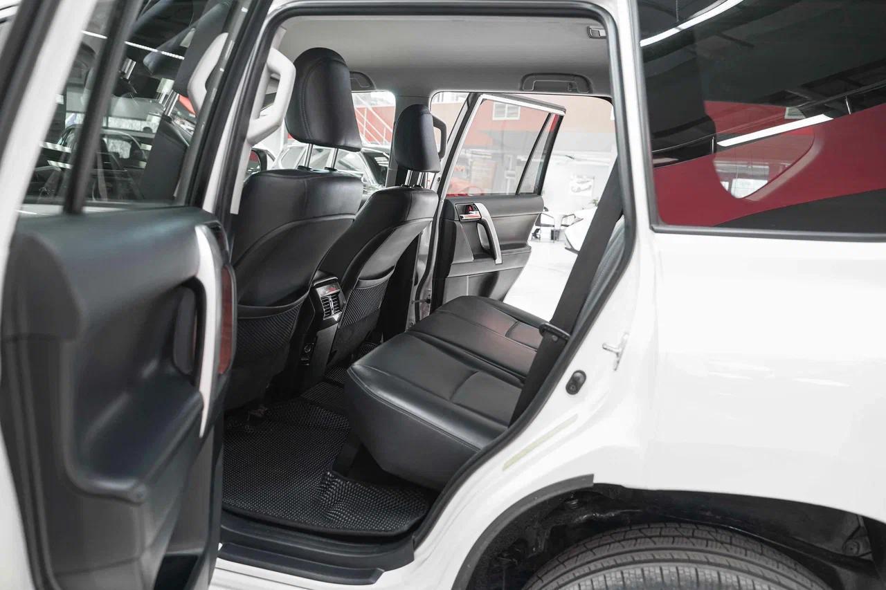Toyota Land Cruiser Prado 2016, белый, ДЦ Орехово