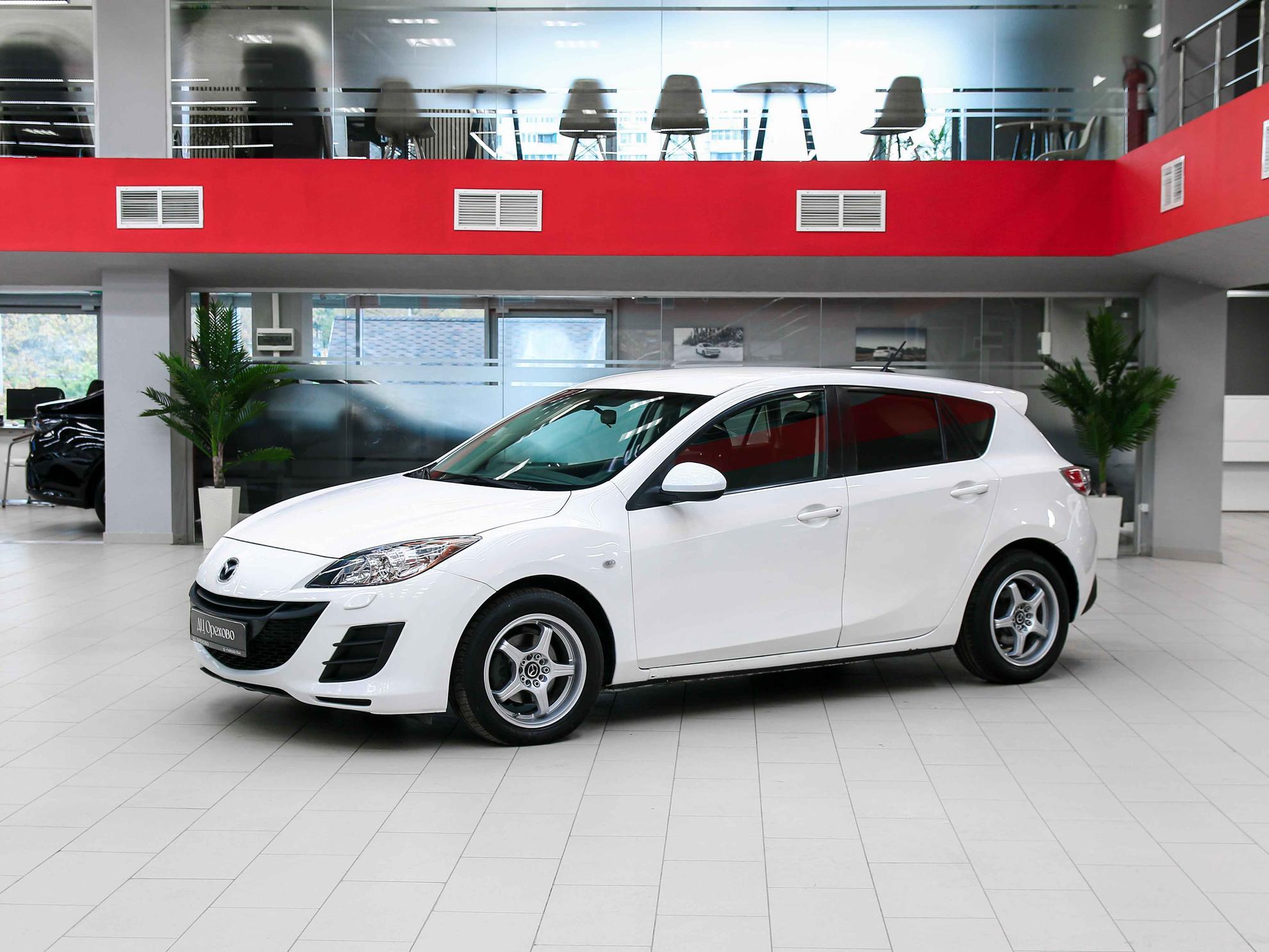 Mazda 3 2010, белый, ДЦ Орехово