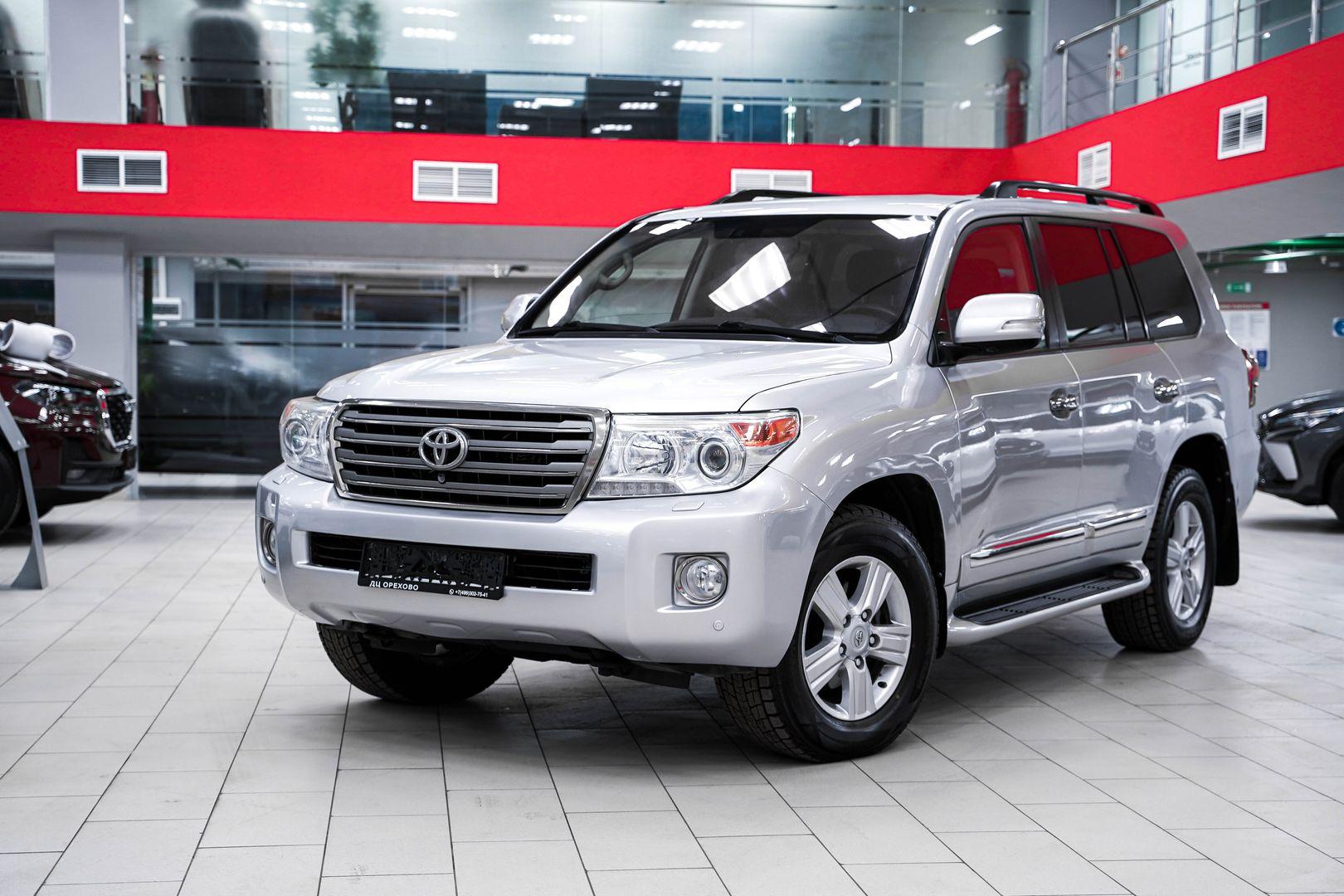 Toyota Land Cruiser 2013, серебряный, ДЦ Орехово