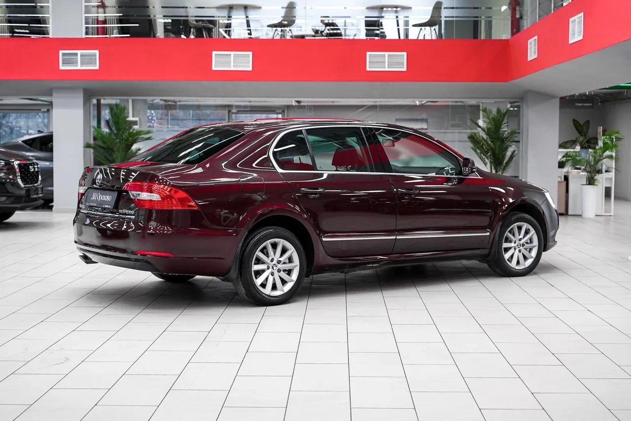 Skoda Superb 2014, пурпурный, ДЦ Орехово