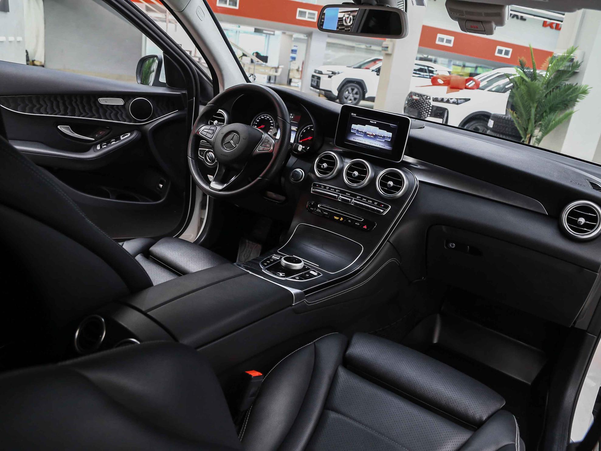 Mercedes-Benz GLC 2019, белый, ДЦ Орехово