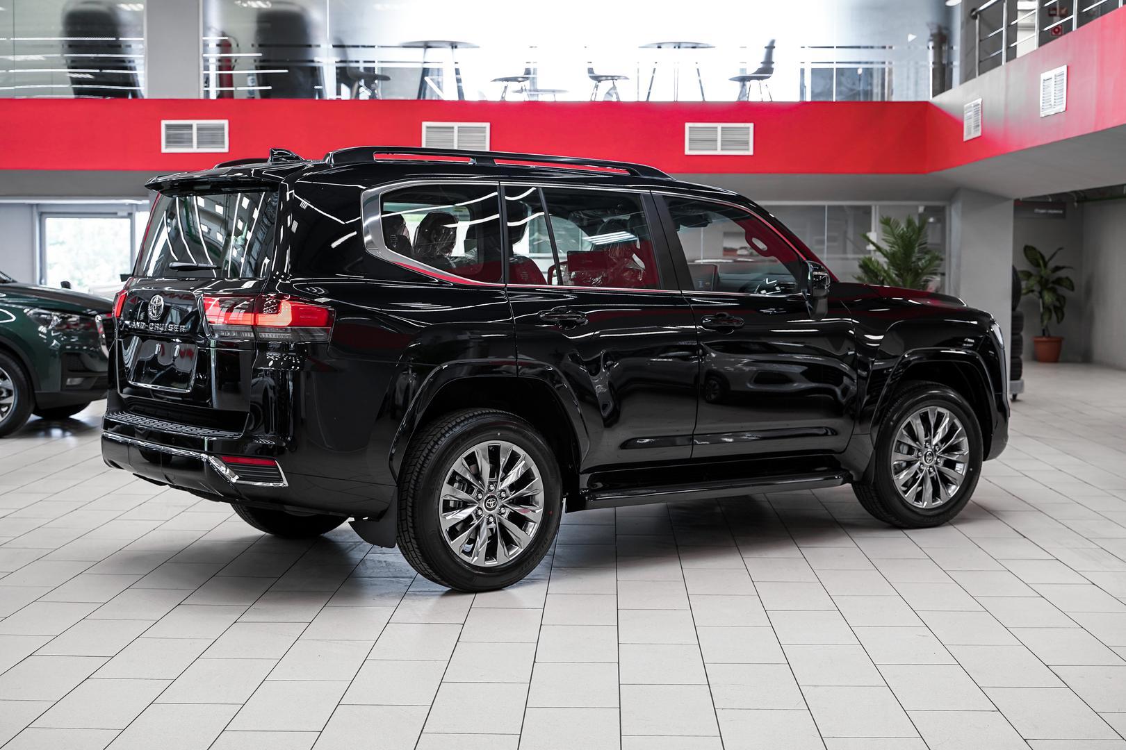 Toyota Land Cruiser 2025, черный, ДЦ Орехово