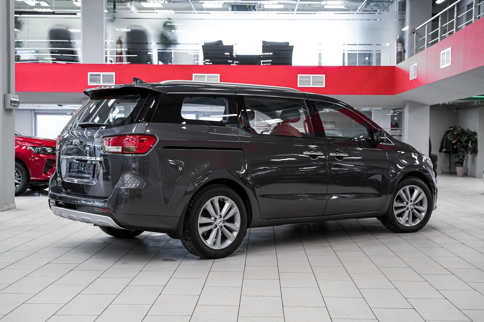 Kia Carnival 2017, серый, ДЦ Орехово